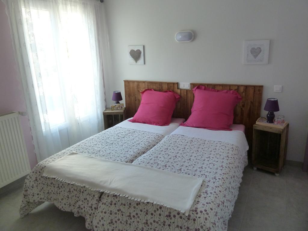 Gite Des Monges Sisteron Habitación foto