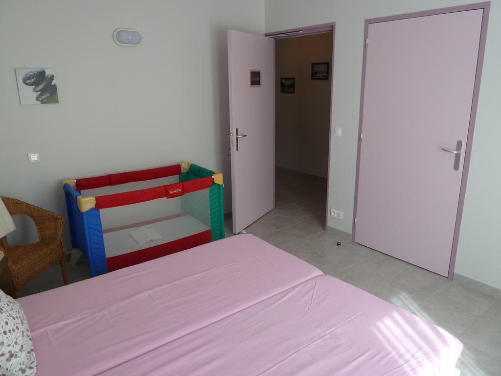 Gite Des Monges Sisteron Habitación foto