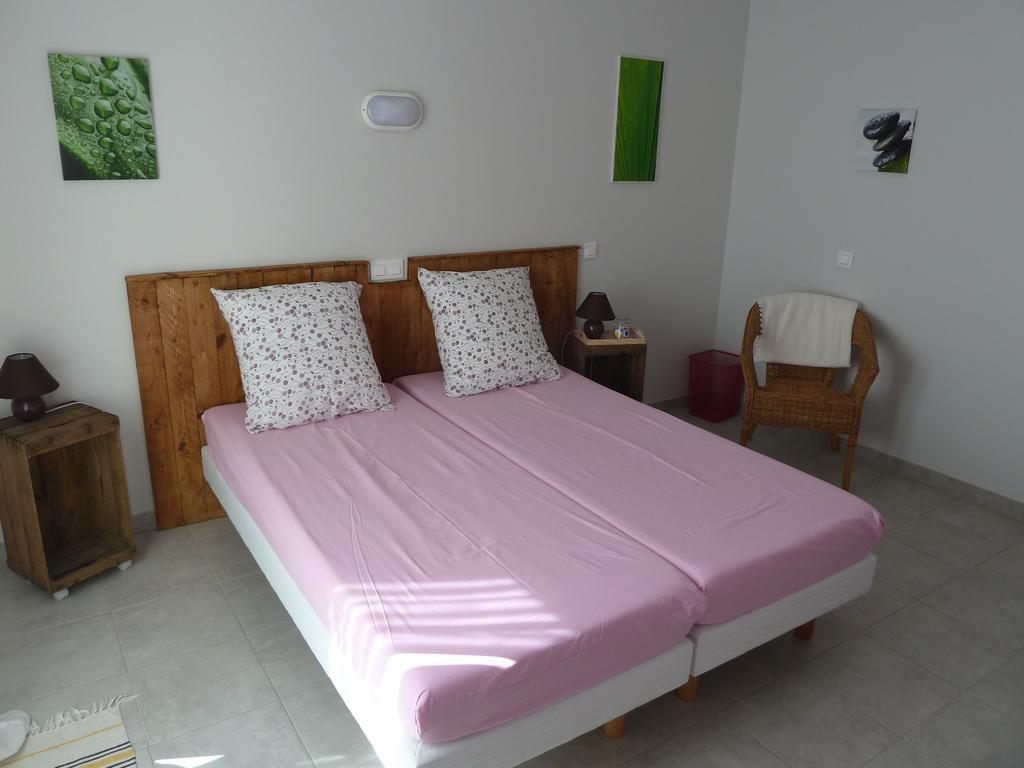 Gite Des Monges Sisteron Habitación foto