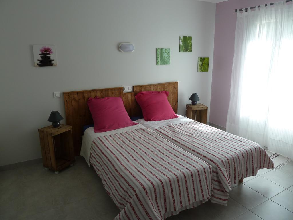 Gite Des Monges Sisteron Habitación foto