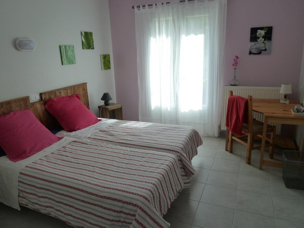 Gite Des Monges Sisteron Habitación foto