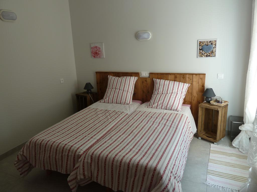 Gite Des Monges Sisteron Habitación foto