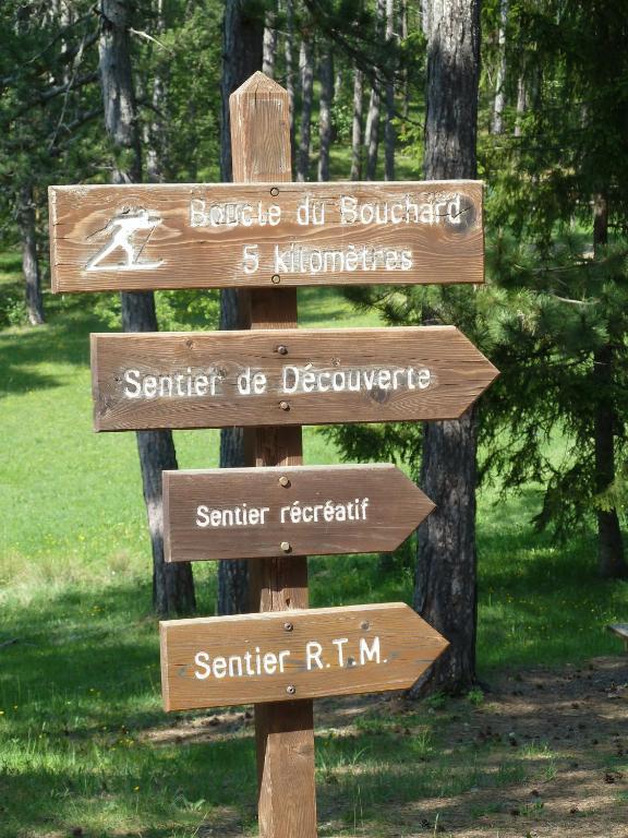 Gite Des Monges Sisteron Exterior foto