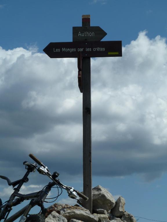 Gite Des Monges Sisteron Exterior foto